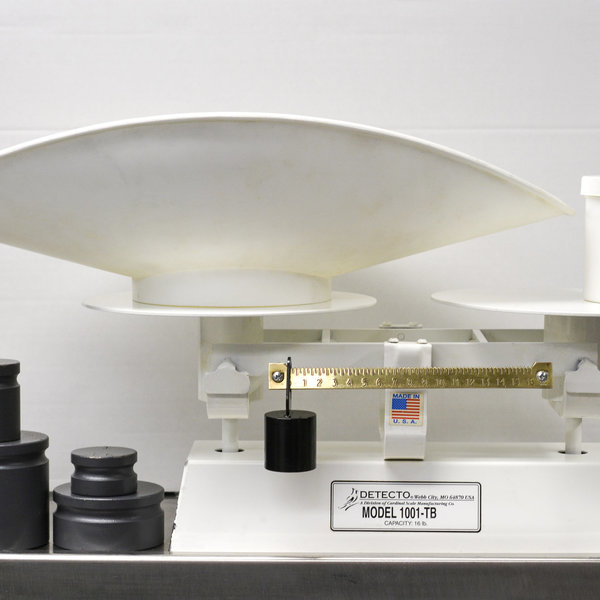 Cardinal Detecto 1001TB 16 lb. Baked Enamel Pro Baker's Scale W/ Scoop-16 oz. x 1/4 oz Graduation