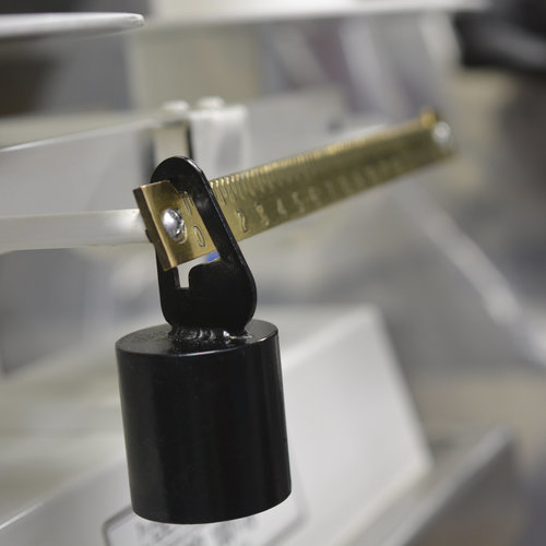 Cardinal Detecto 1001TB 16 lb. Baked Enamel Pro Baker's Scale W/ Scoop-16 oz. x 1/4 oz Graduation